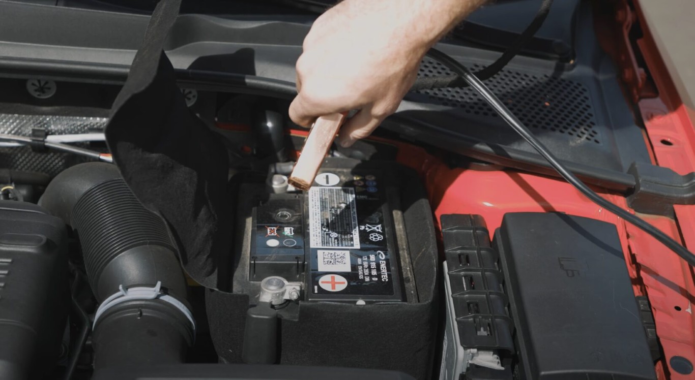 Roadside assistance service helping drivers with battery issues
